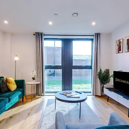 Sterling Suite: Modern Centre By Dreamluxe Birmingham
