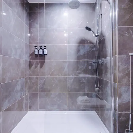 Sterling Suite: Modern Centre By Dreamluxe Apartment *