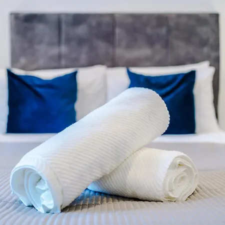 Sterling Suite: Modern Centre By Dreamluxe