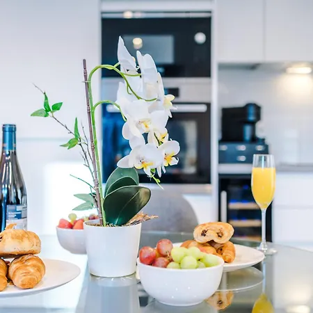 Sterling Suite: Modern Centre By Dreamluxe Apartment *
